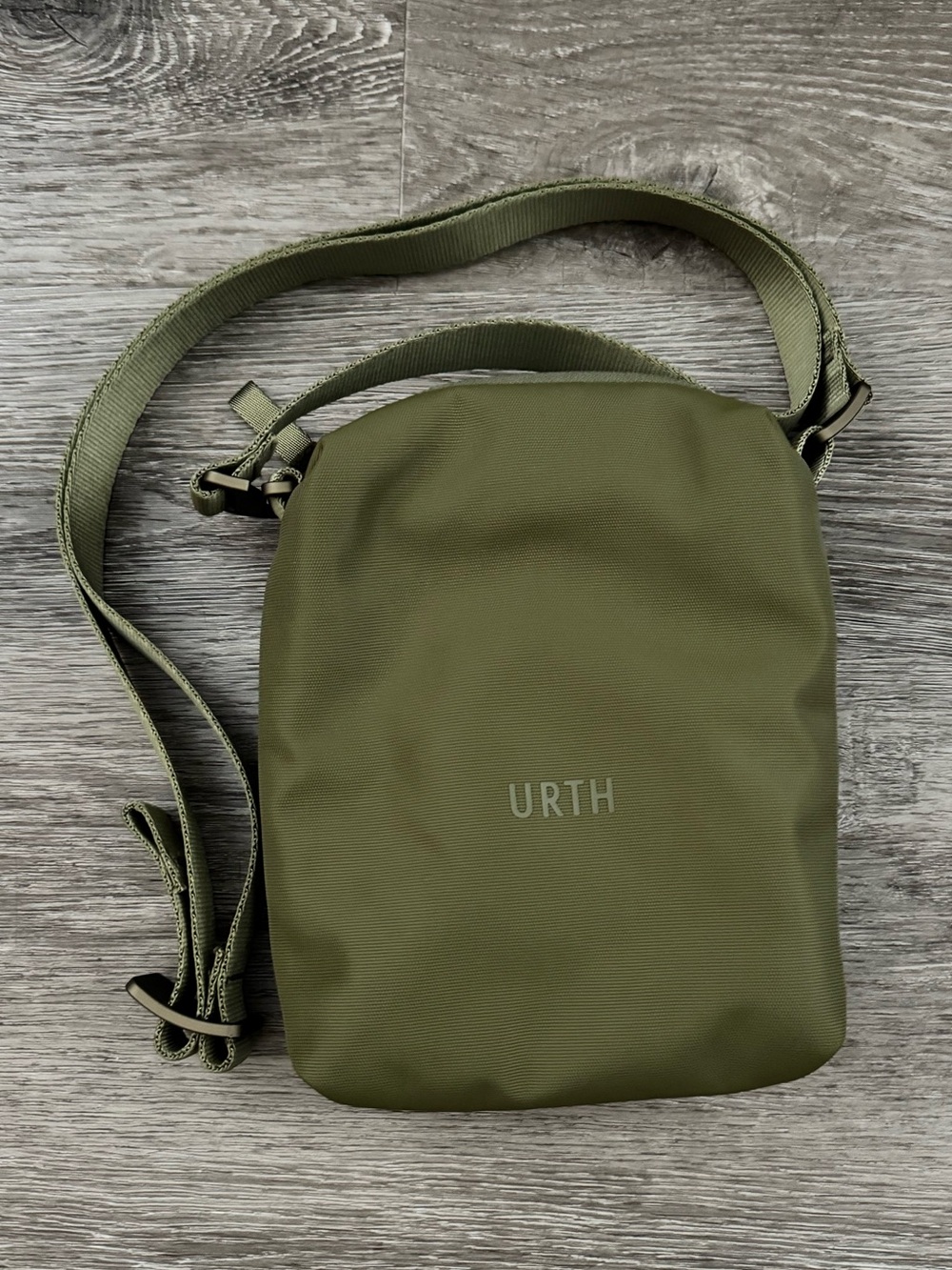 Urth Olive Green Men's Crossbody Bag